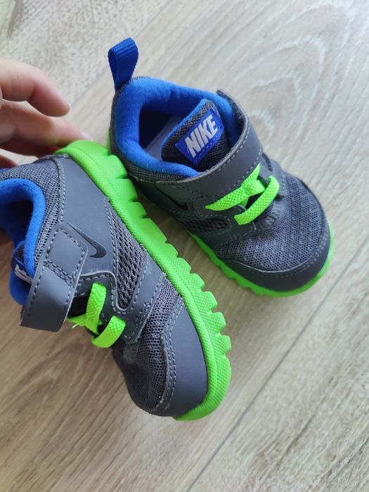 Nike mărimea 21. Ca noi