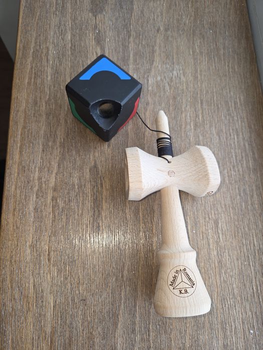 NOU!!!Vând kendama cubică(Squaredama)