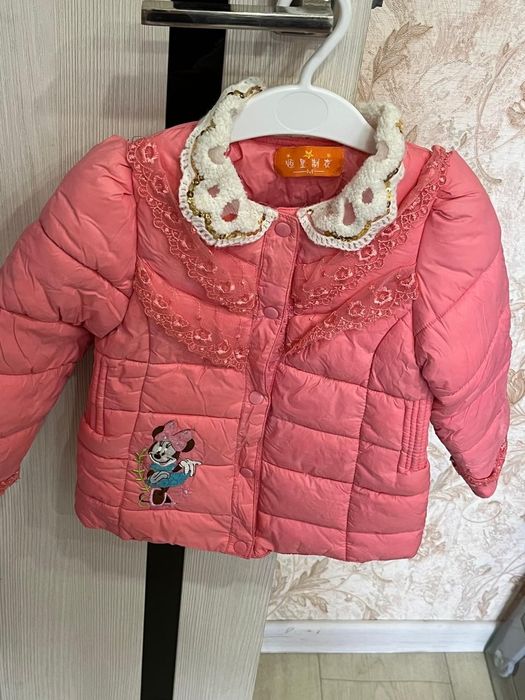 Продам весеннюю курку на девочку.