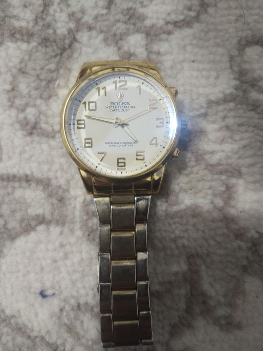 Soatlar sotiladi. Kelishilgan narxlarda.