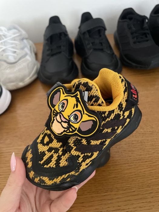 Обувки като нови на адидас adidas lion king