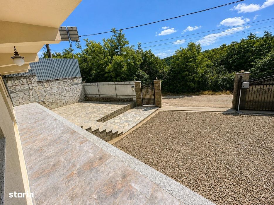 sat MARGINENI, Casa P+1, din 2011 cu 5 camere, 550mp teren,