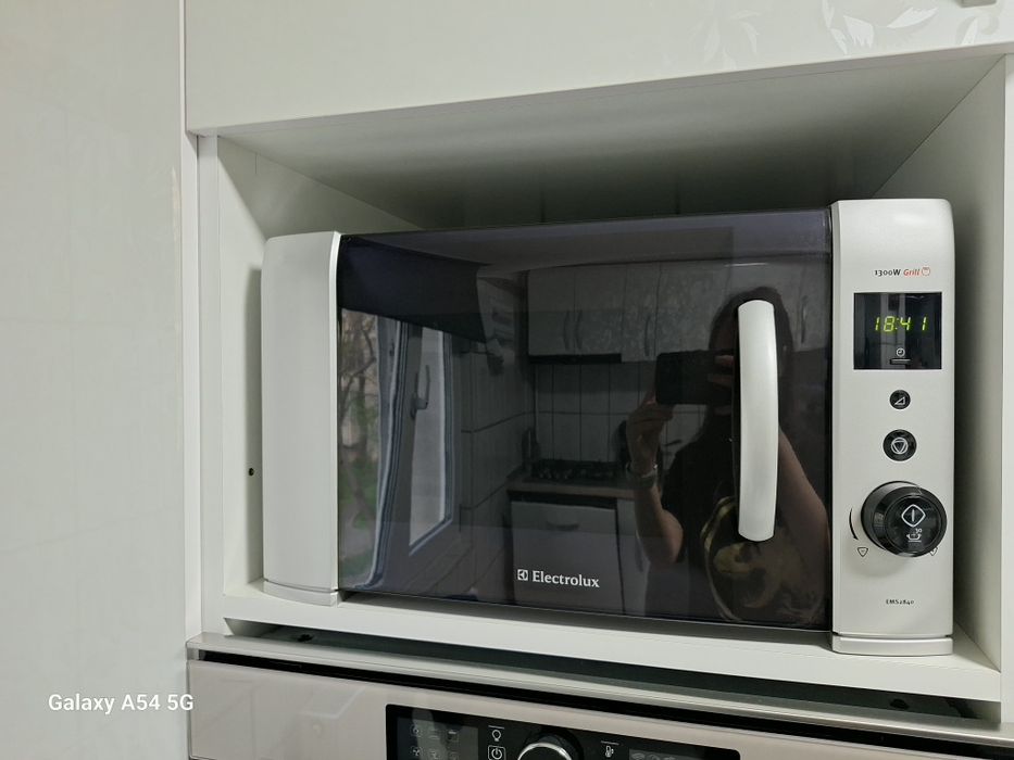 Vand cuptor microunde ELECTROLUX