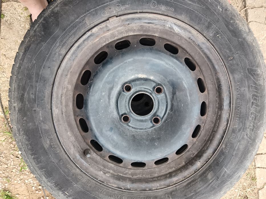 Продавам джанти с гуми за Audi B4