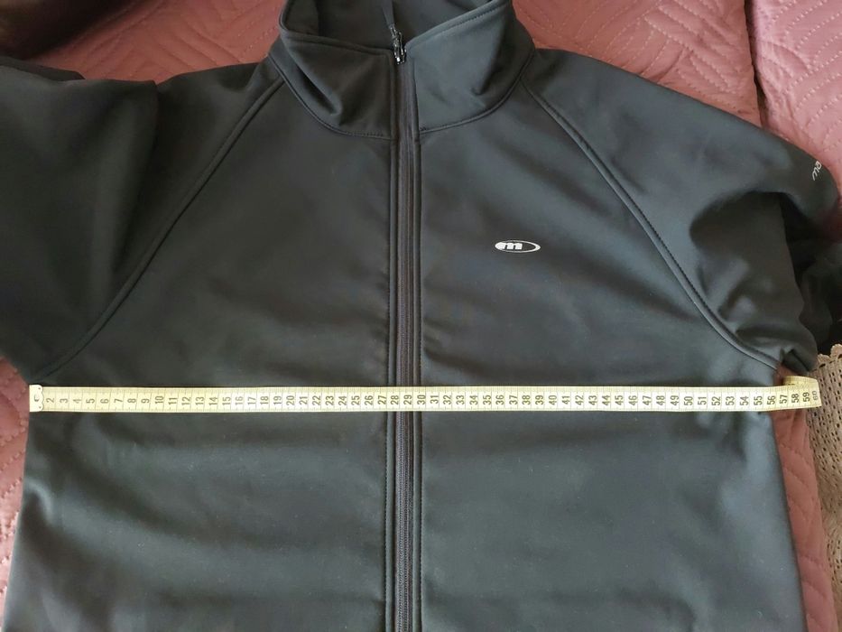 Продавам мъжко софтшел яке Martes