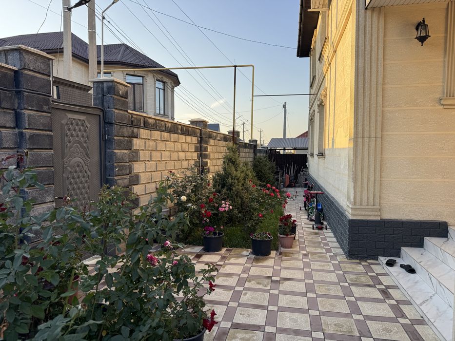 Продается двухэтажный дом в Бесагаше