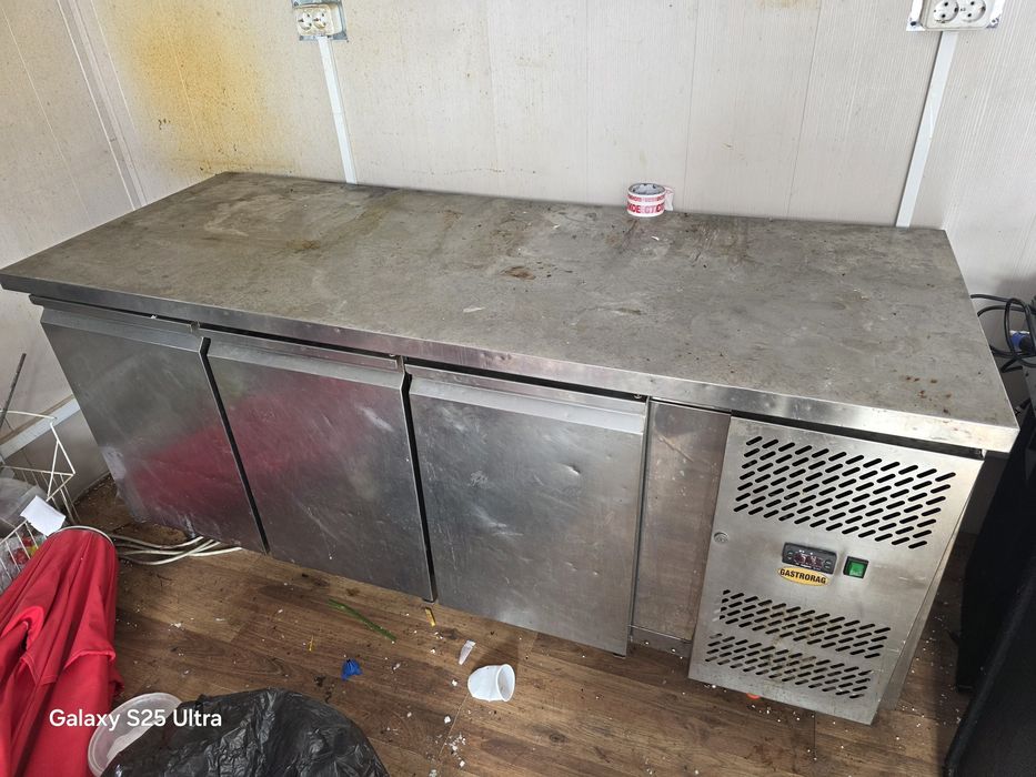 Холодильный стол в отличном состоянии .отправляю в любой регион  торг.