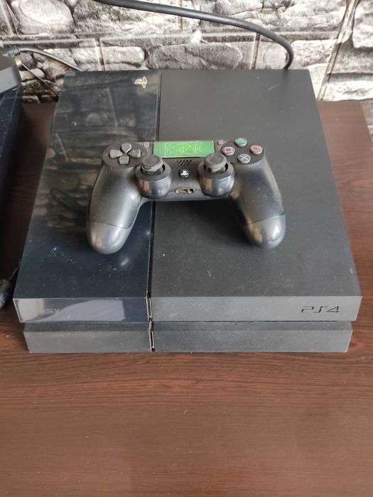 Конзола PlayStation 4 с акаунт за безплатни игри