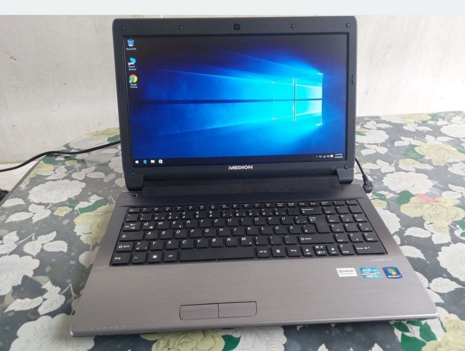 Laptop Medion Akoya i3