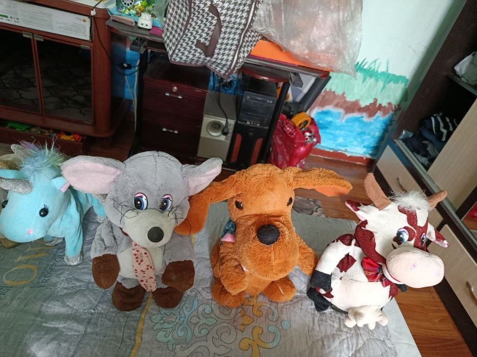 Игрушки на батарейках разные,работают