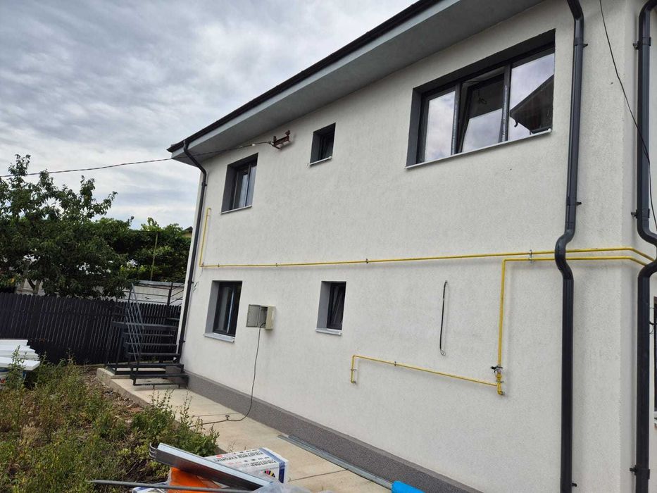 Vand casa cu 2 apartamente independente