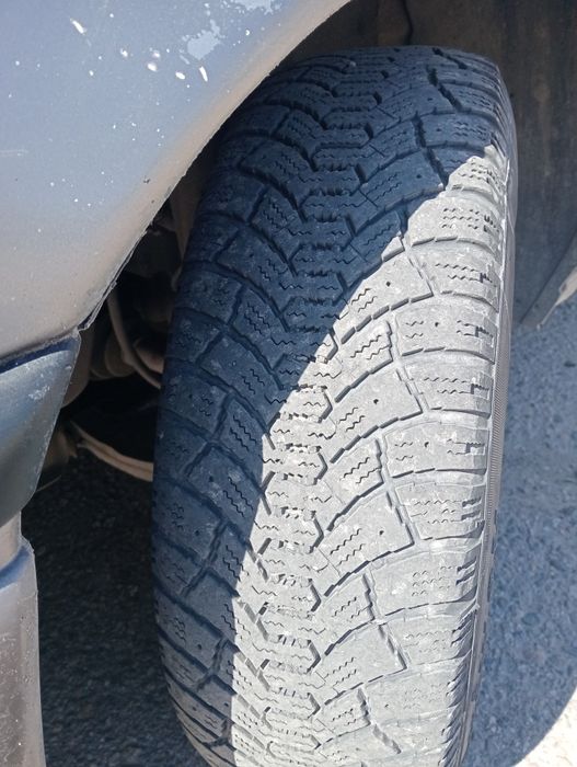 Покрышки зимние продается