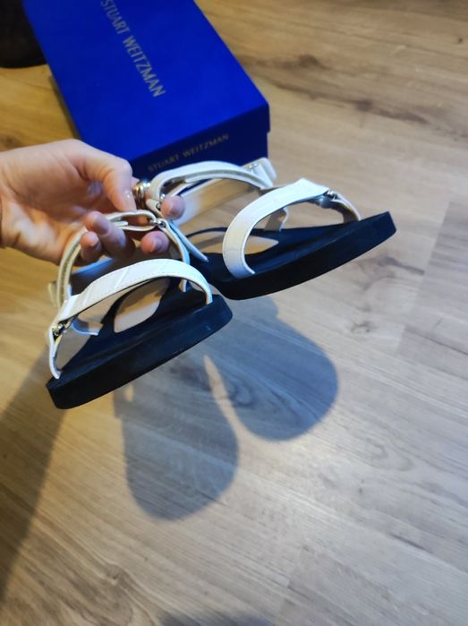 Stuart Weitzman бели кожени сандали
