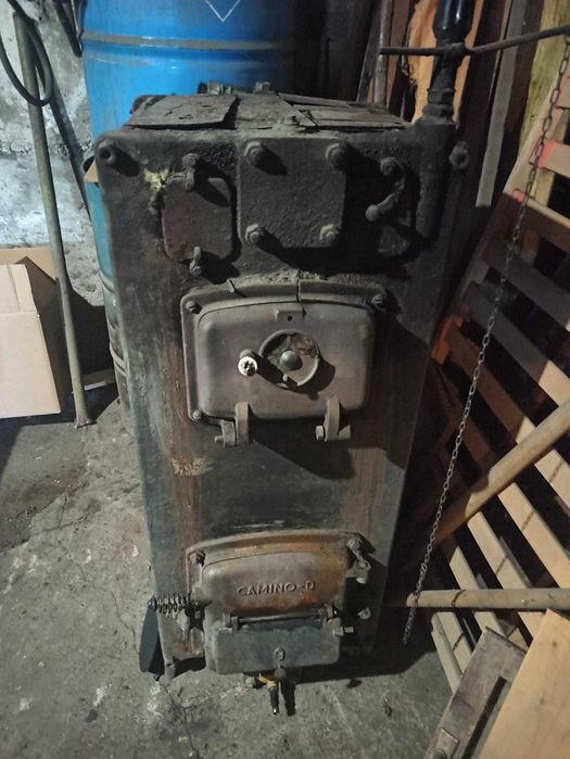 Продавам котел на твърдо гориво