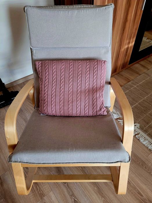 Люлещ стол в бежов цвят