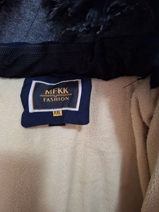 Geaca bărbătească cu blana și glugă