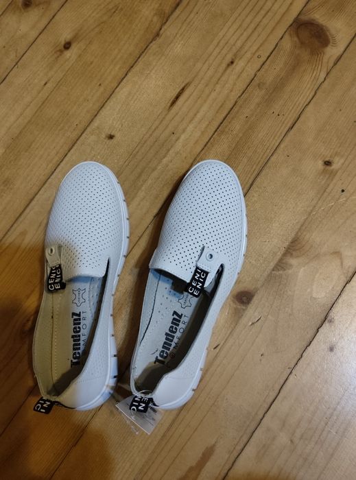 Продавам нови дамски бели обувки 37