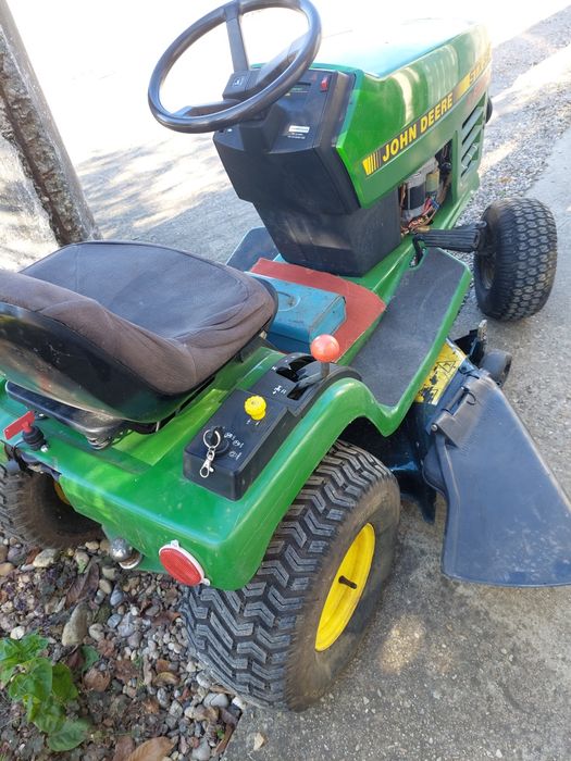 Tractoras tuns iarba