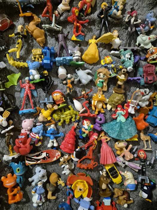 Продаю игрушки из киндера