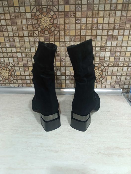 Дамски велурени боти