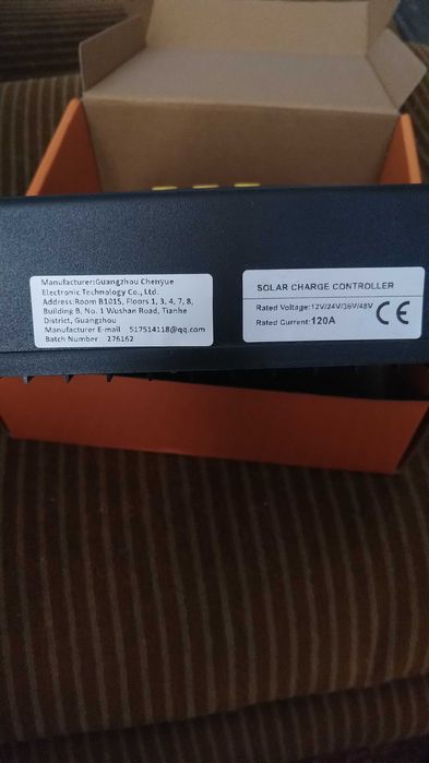 Соларен контролер с алуминиев радиатор и светещ дисплей