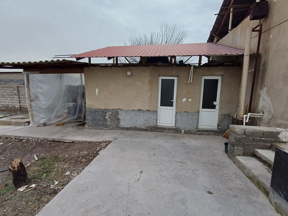 5 sotix uchastka sotiladi