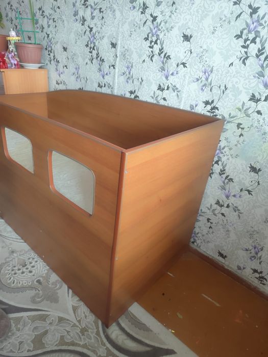 Кровать (очень прочная)