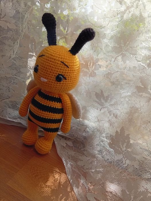 Вязаная пчёлка Жужа