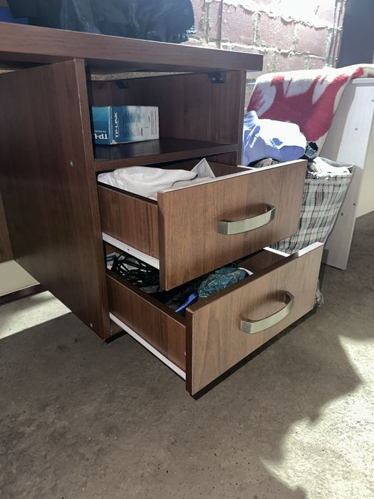 Продам деревянный офисный стол