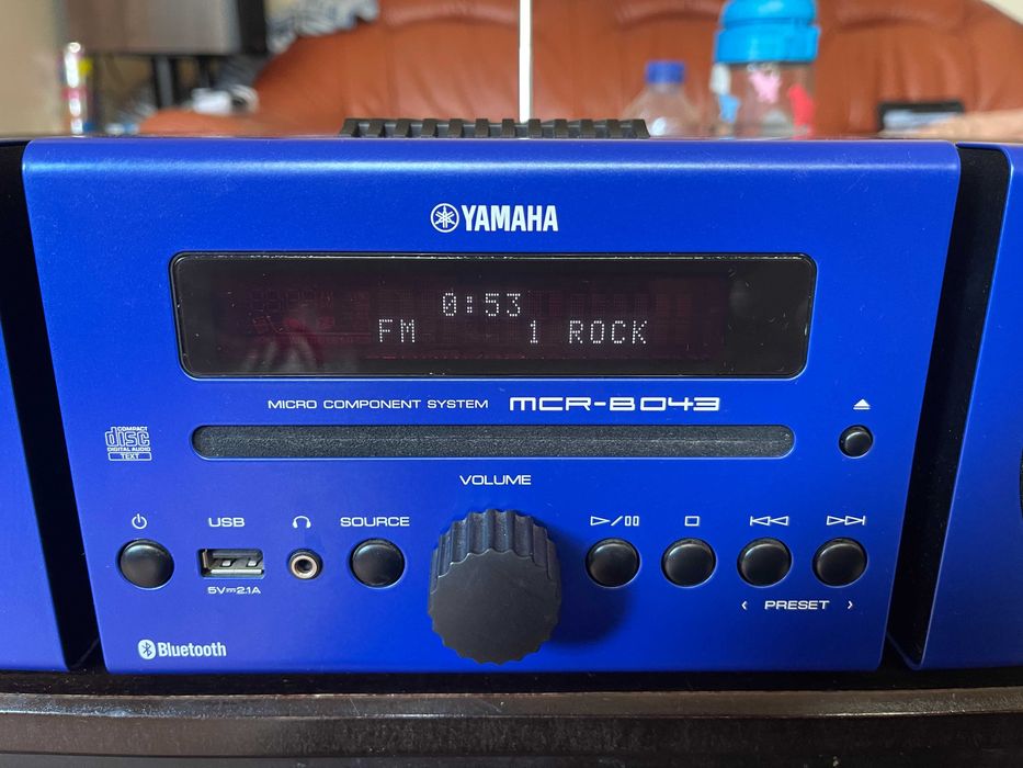 YAMAHA MCR-B043 micro система CD колони дистанционно MP3 USB Bluetooth