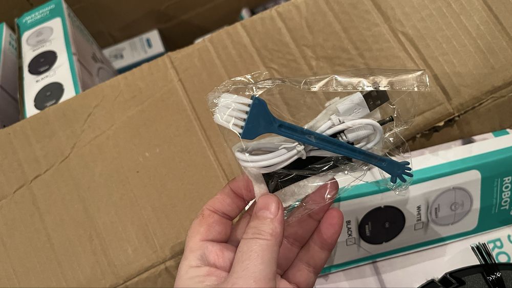 Робот пылесос черный