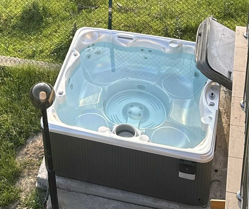 7 местно джакузи