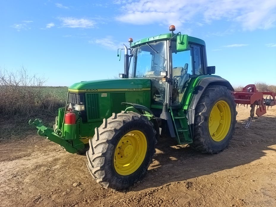 John  Deere 6800