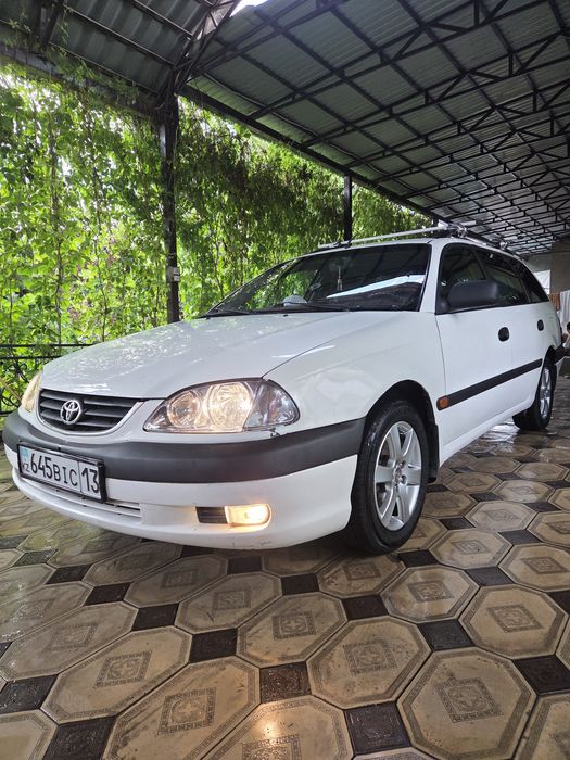 Тайота авенсис 2002г