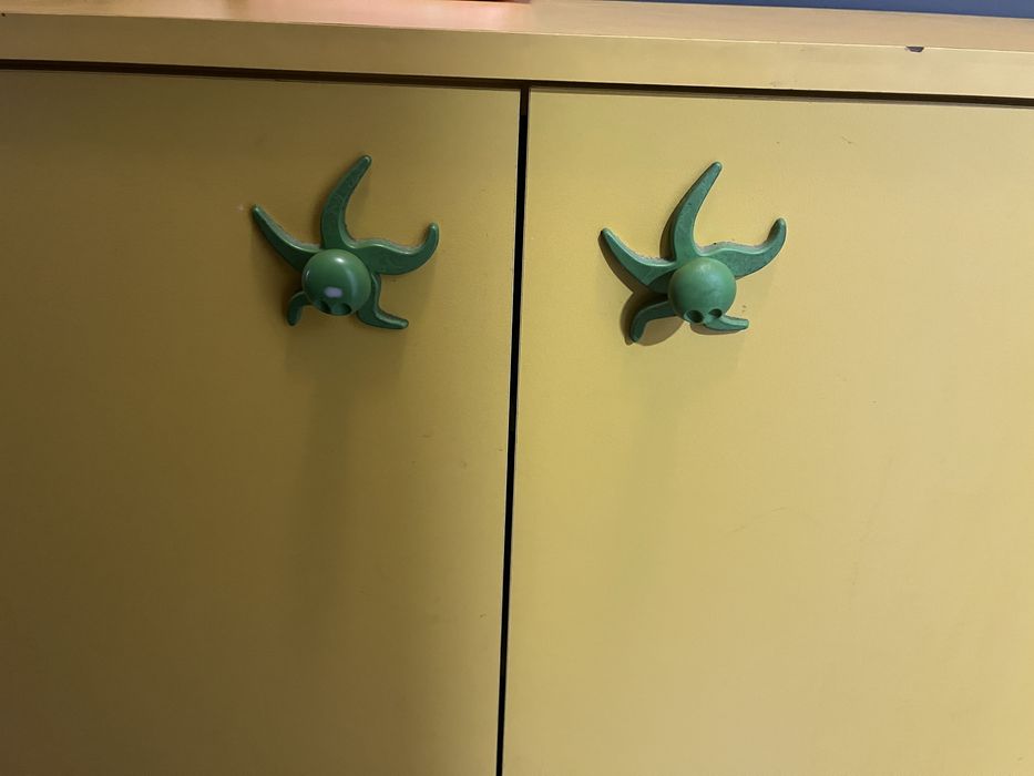 Голям шкаф за обувки