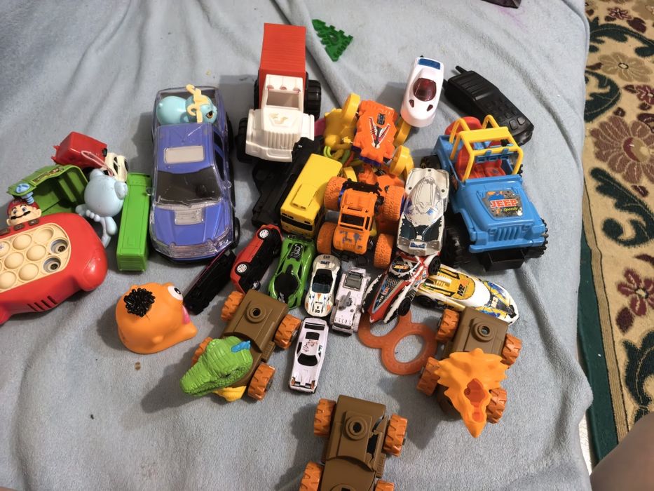 Игрушки все за 4 тыс есть сломанные