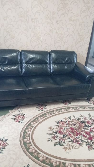 Диван кожаный бу