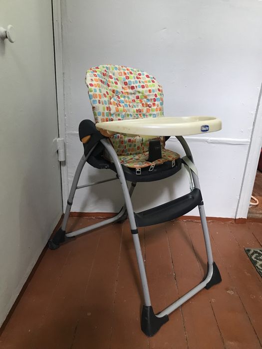 Стульчик для кормления фирмы Чико