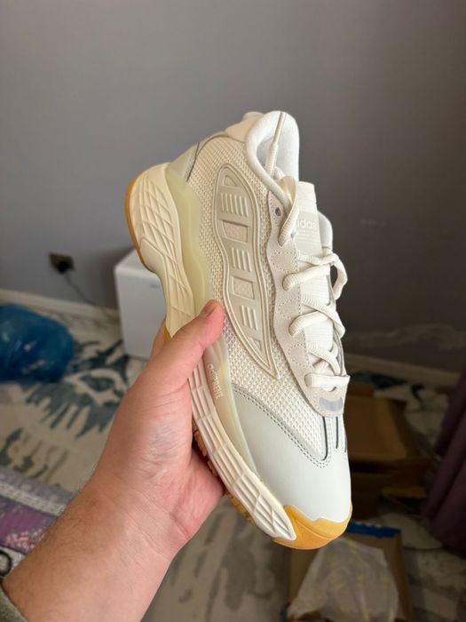 Продам кроссовки Адидас