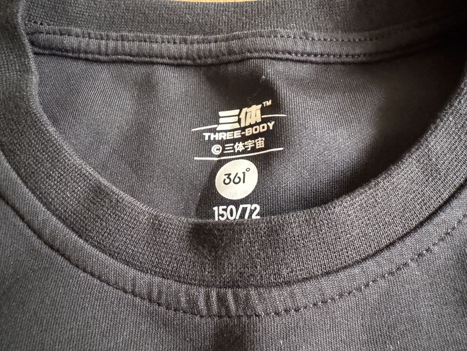 Продавам обличана веднъж детска блуза