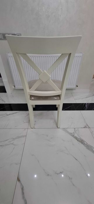 Продаётся столы и стулья для кафе и ресторанов