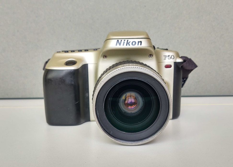 Aparat foto pe film, vechi, Nikon.