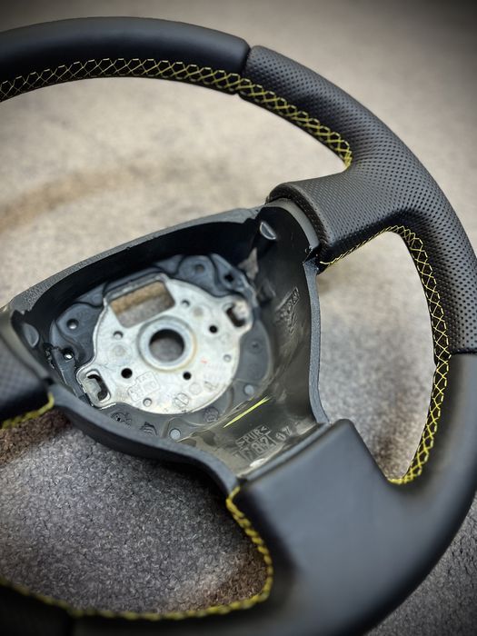 Volan piele perforat VW Passat B6,Golf 5,Jetta,Tiguan,Touran 2004-2010