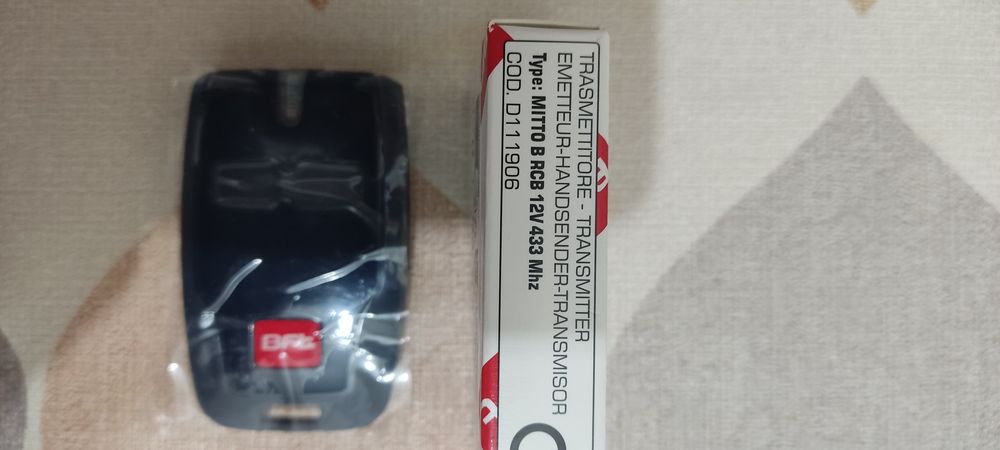 Vând telecomanda porți garaj BFT Mitto 2 -4 butoane ,frecvență 433,92