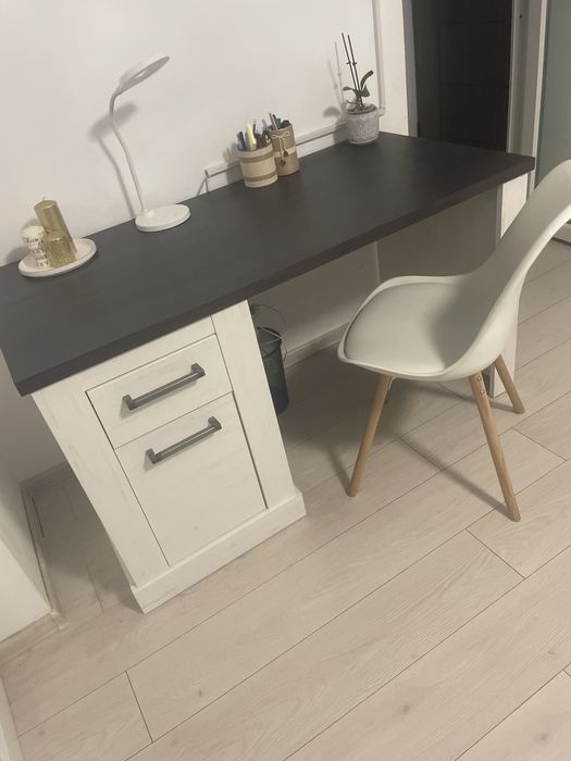 Birou nefolosit cu scaun