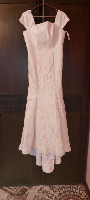 Вечернее платье в хорошем состоянии