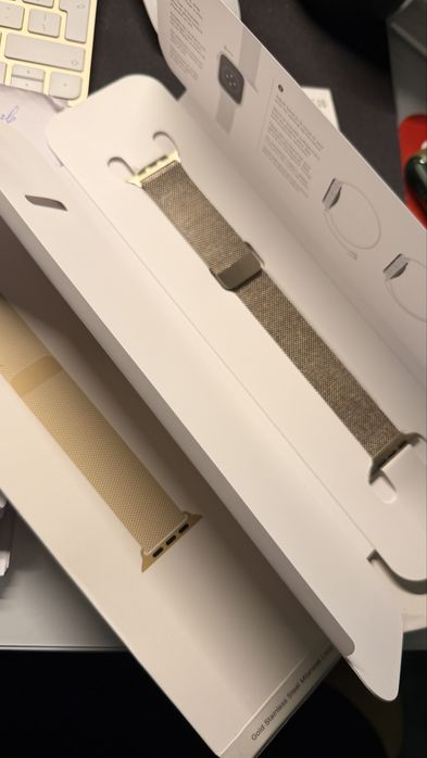 Apple Watch Series 8 45mm Gold Stainless Steel Case SS + Milanese Loop