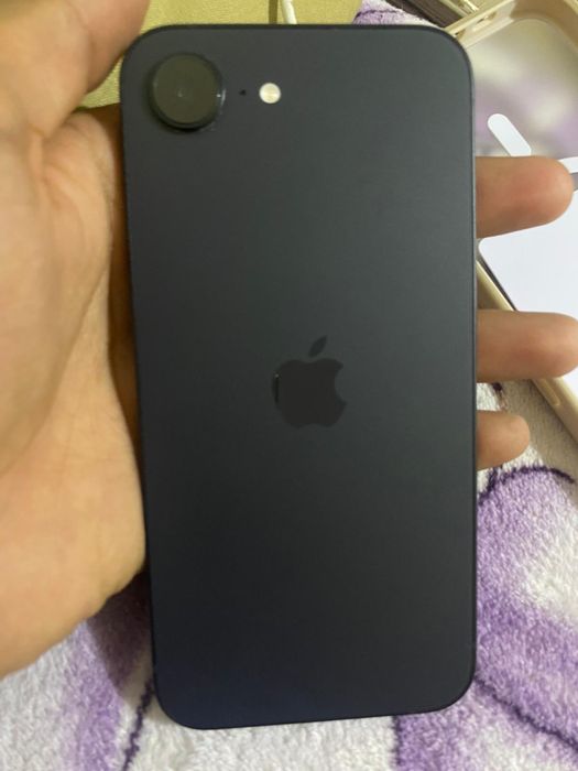 Iphone 16e black