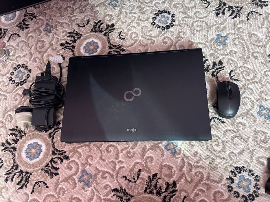 Notebook yaxshi holatda