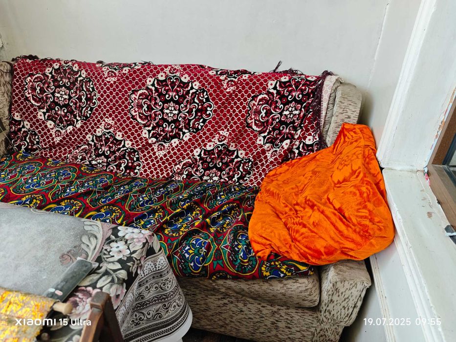 Диван сотилади. Продаётся диван.